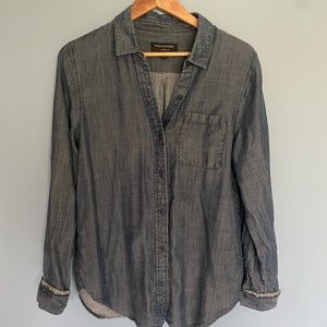 Banana Republic Women’s Boyfriend Chambray Shirt w Ruffled Cuff - Sz Small